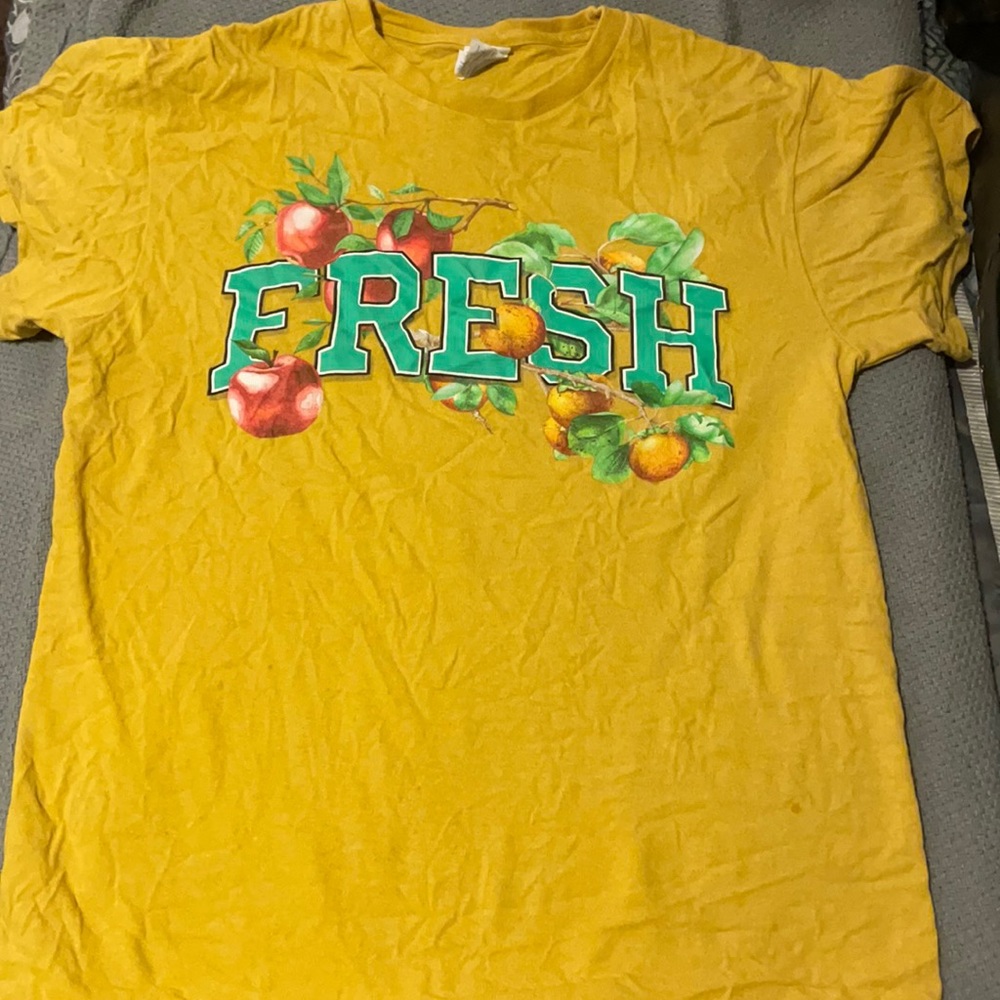 Yellow “Fresh” t-shirt.